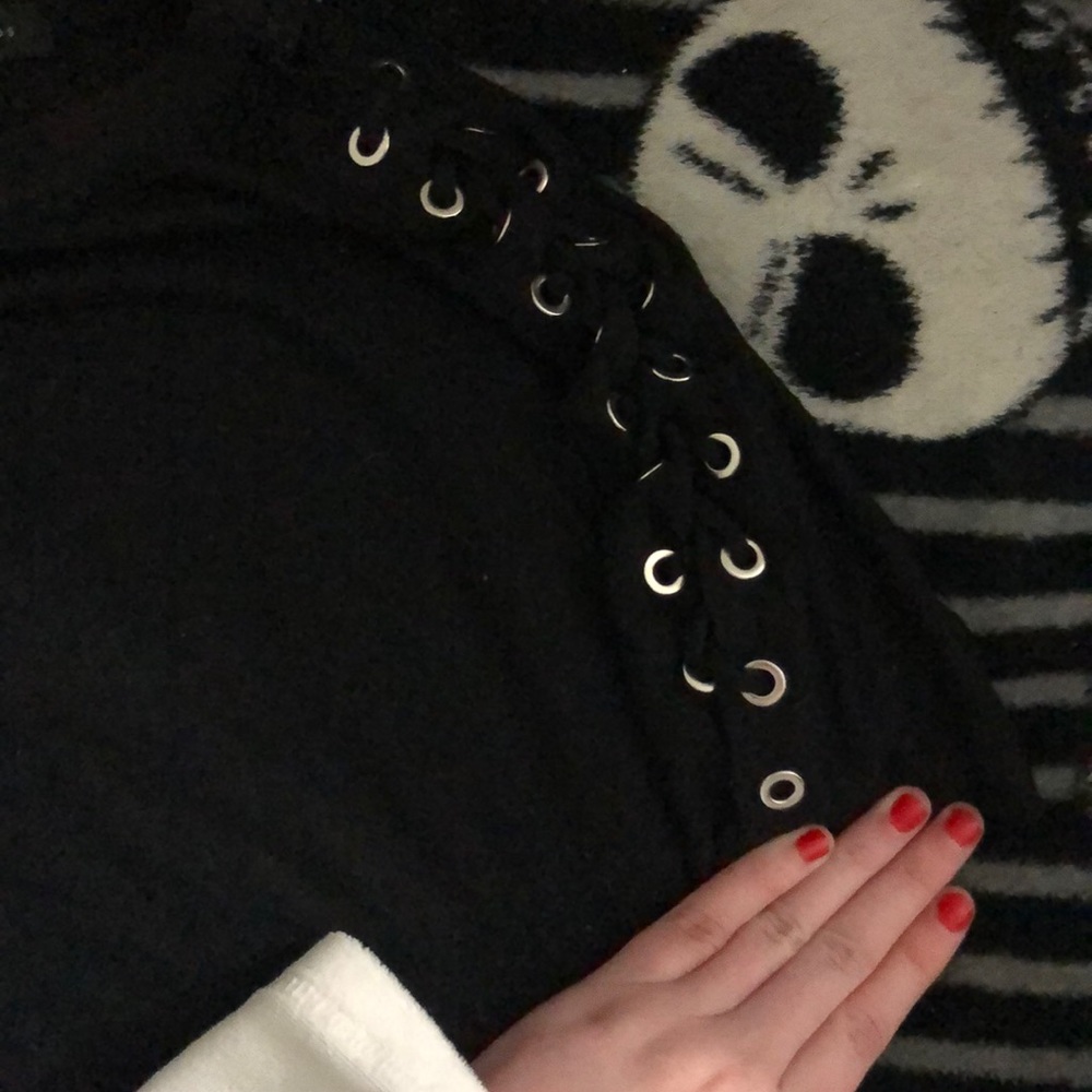 black blouse - Picture 3 of 5